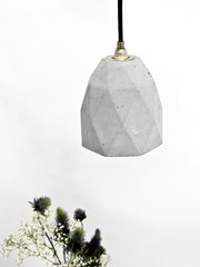 [T1] graue Hängelampe trianguliert von GANTlights